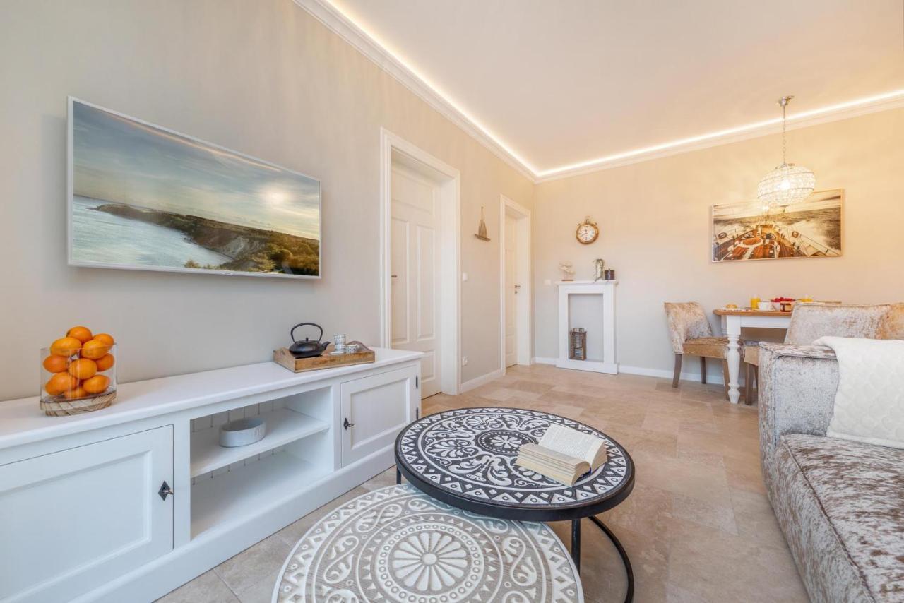 Traumhaus Unter Reet Appartement Zingst Buitenkant foto